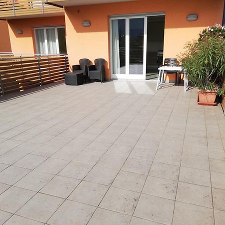 Appartamento La Terrazza ริวาเดลการ์ดา ภายนอก รูปภาพ