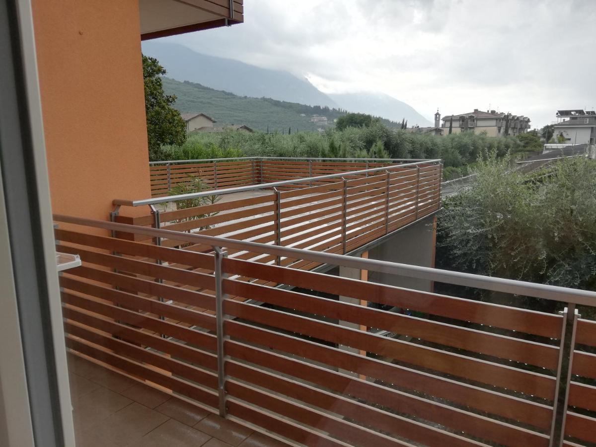 Appartamento La Terrazza ริวาเดลการ์ดา ภายนอก รูปภาพ