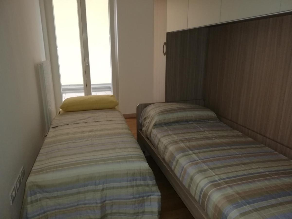 Appartamento La Terrazza ริวาเดลการ์ดา ภายนอก รูปภาพ